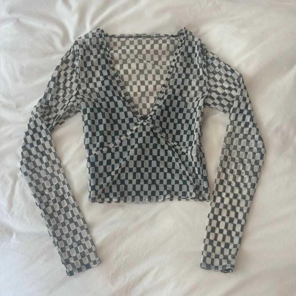 Abercrombie & Fitch Checkered Mesh Crop Top - Picture 4 of 11